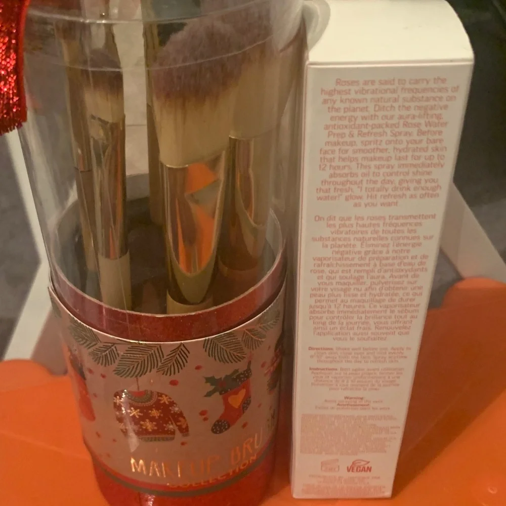 Red and Gold Makeup Brush Set